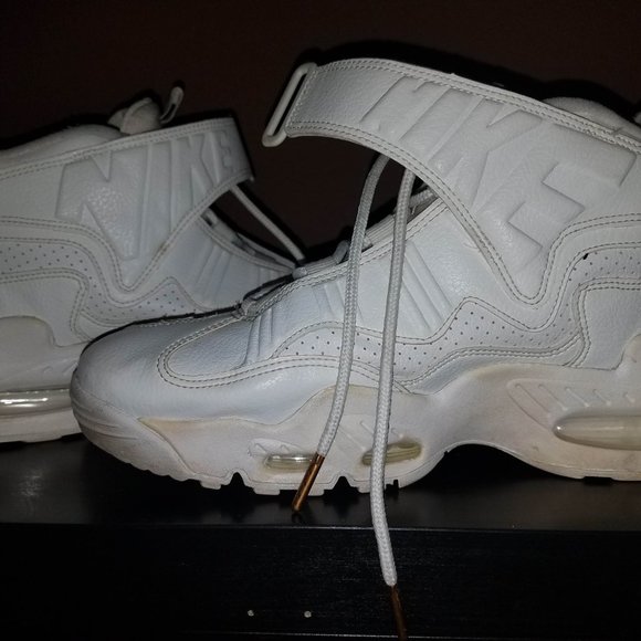 black and gold ken griffey jr shoes